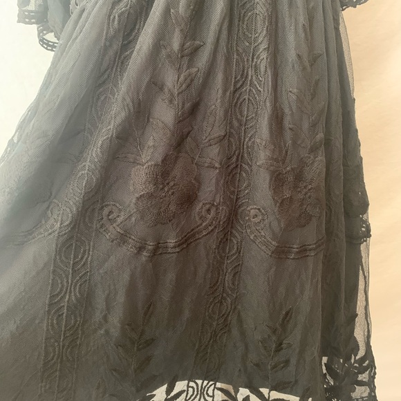 Beautiful Lace Detail Dress - Picture 6 of 9